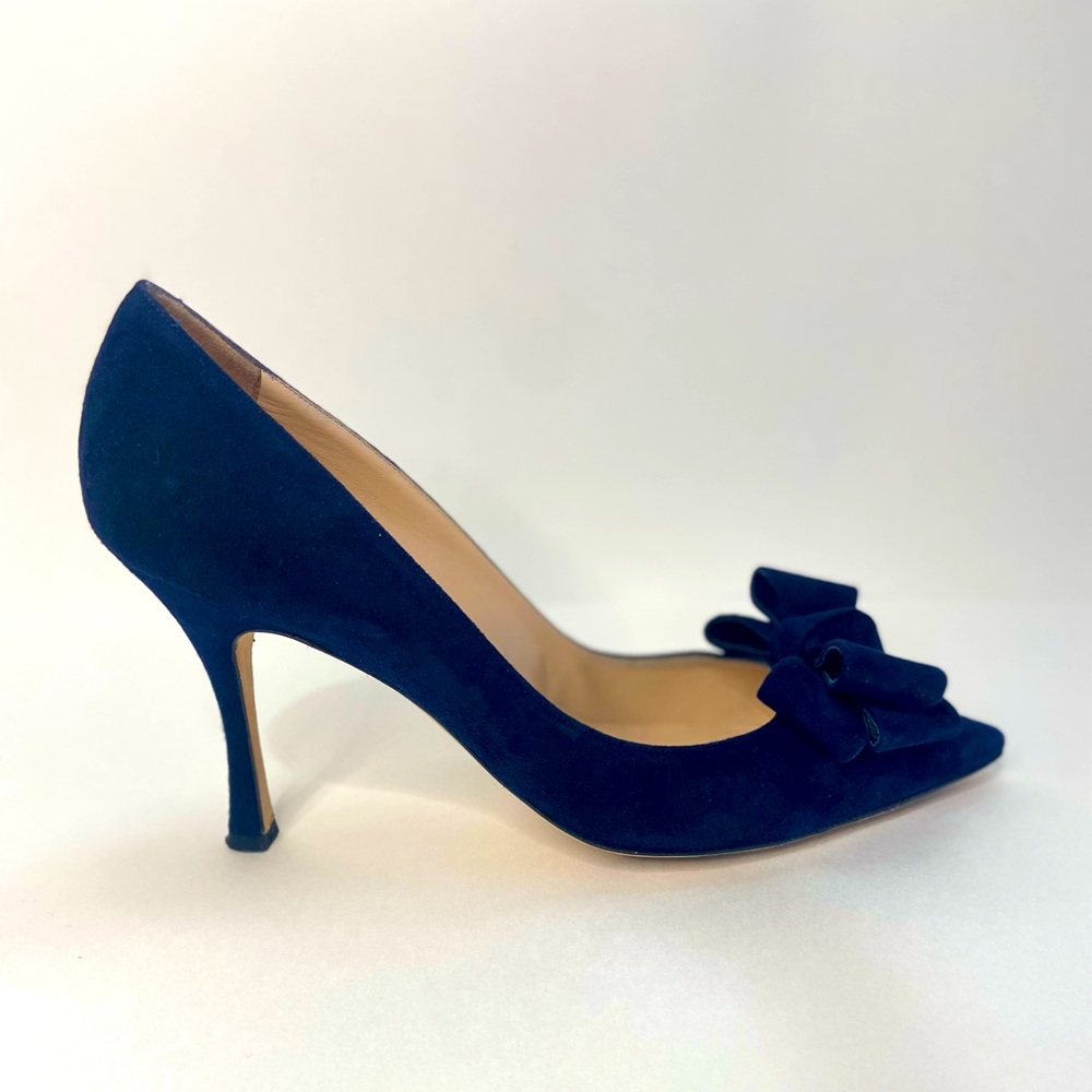 Manolo Blahnik Lisanewbo Suede Pump with Bow | Navy